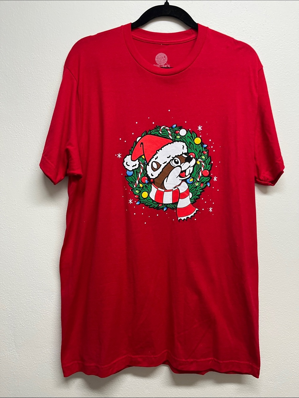 Buc-ee's Red Holiday Short Sleeve Tee Shirt with Buc-ee Character Size L